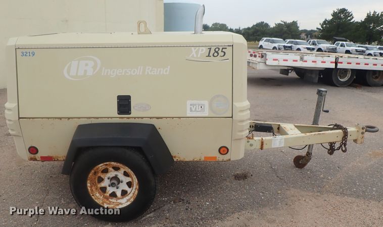 image for item DE0698 2007 Ingersoll Rand XP185  air compressor
