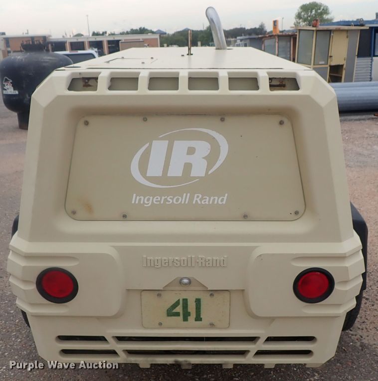 image for item DE0698 2007 Ingersoll Rand XP185  air compressor
