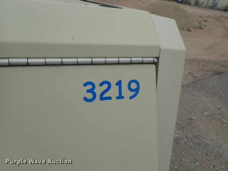 image for item DE0698 2007 Ingersoll Rand XP185  air compressor