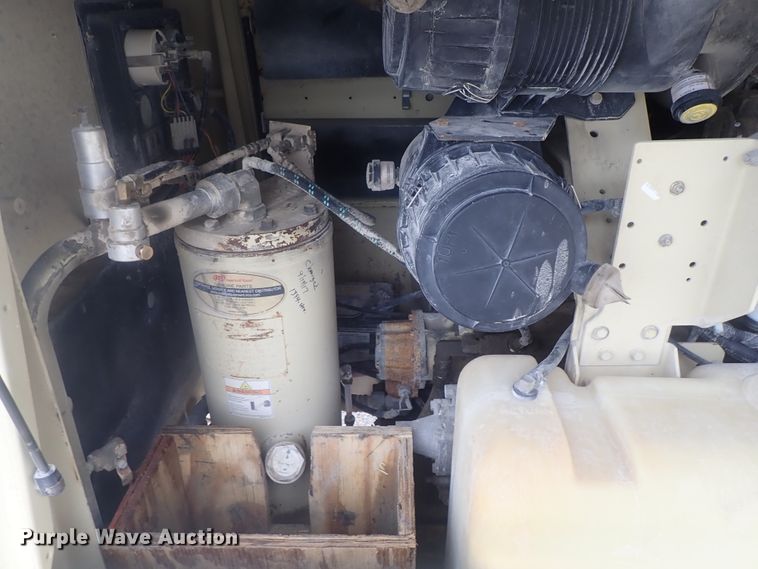 image for item DE0698 2007 Ingersoll Rand XP185  air compressor