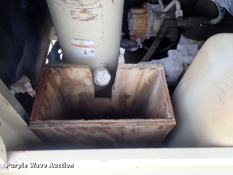 image for item DE0698 2007 Ingersoll Rand XP185  air compressor