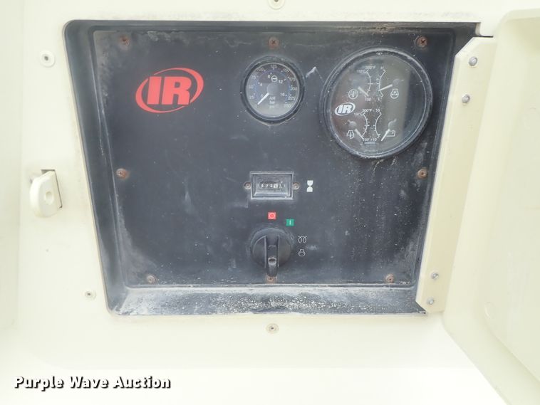 image for item DE0698 2007 Ingersoll Rand XP185  air compressor