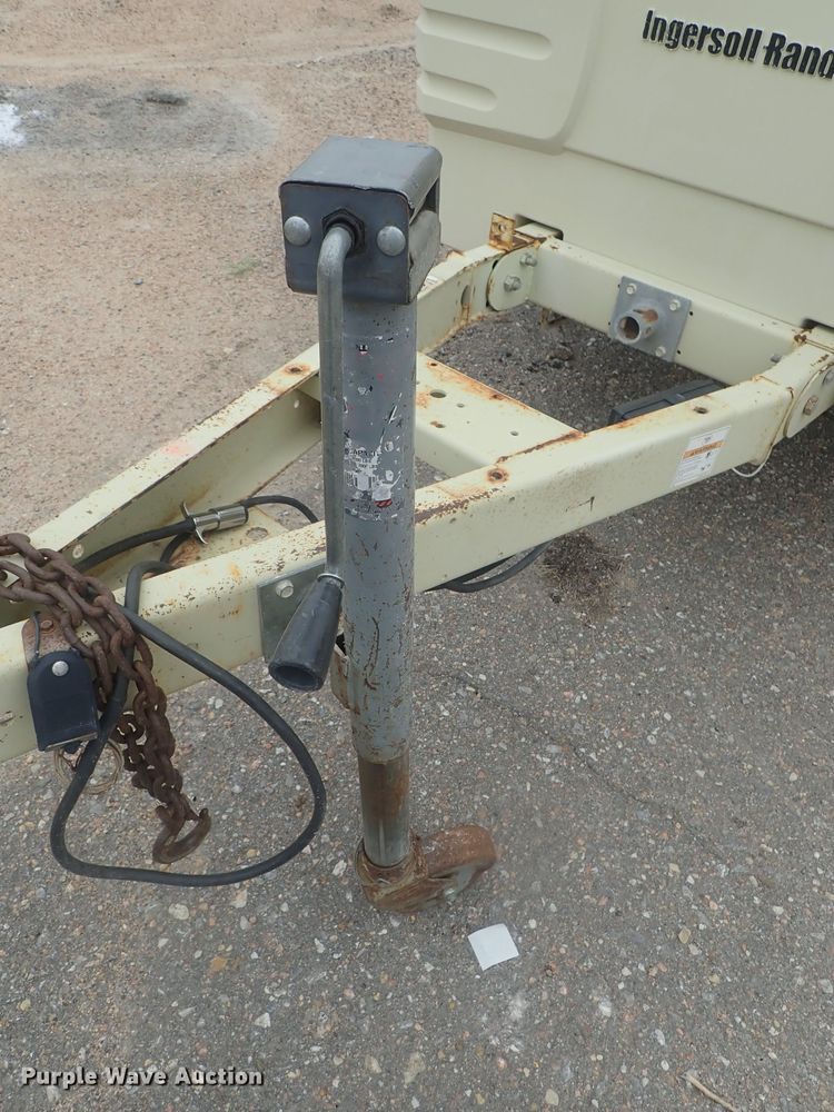 image for item DE0698 2007 Ingersoll Rand XP185  air compressor