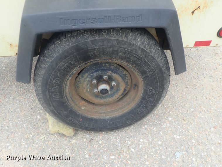image for item DE0698 2007 Ingersoll Rand XP185  air compressor