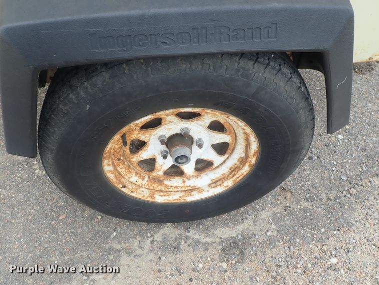 image for item DE0698 2007 Ingersoll Rand XP185  air compressor