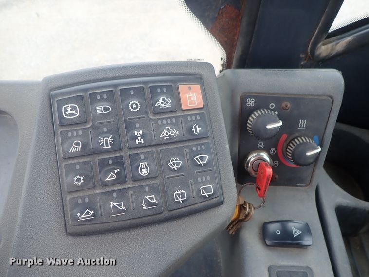 image for item DE0699 2005 John Deere 624J  wheel loader