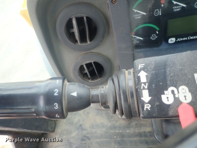 image for item DE0699 2005 John Deere 624J  wheel loader