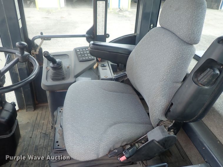 image for item DE0699 2005 John Deere 624J  wheel loader