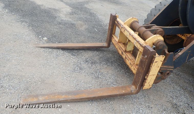 image for item DE0699 2005 John Deere 624J  wheel loader