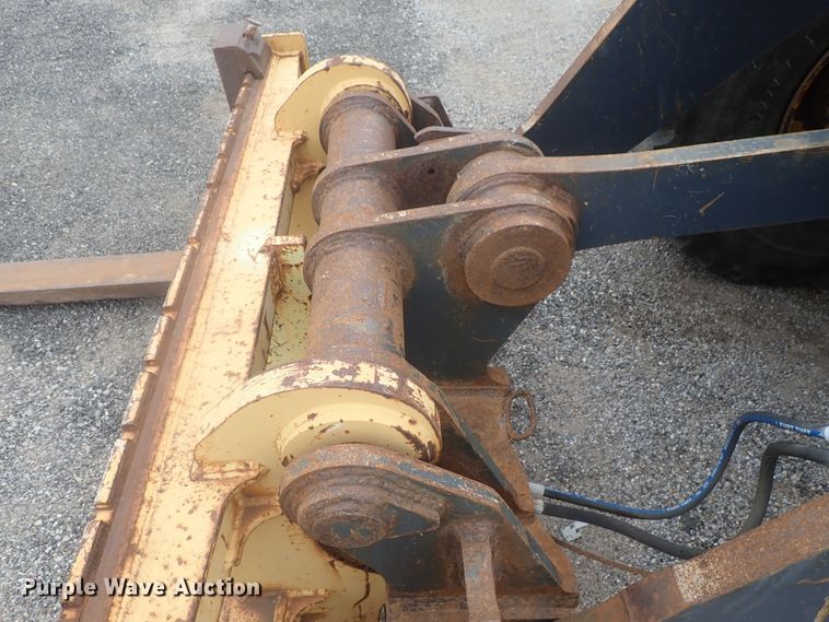 image for item DE0699 2005 John Deere 624J  wheel loader