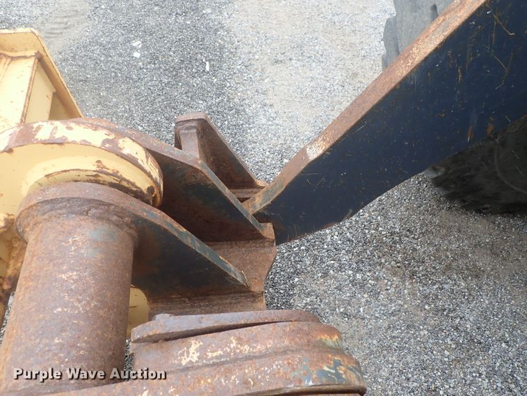 image for item DE0699 2005 John Deere 624J  wheel loader