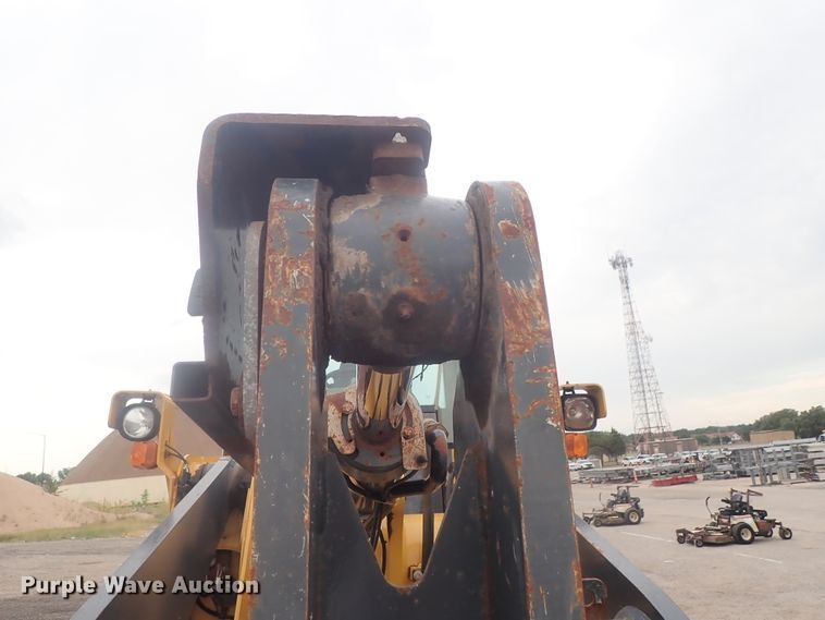 image for item DE0699 2005 John Deere 624J  wheel loader