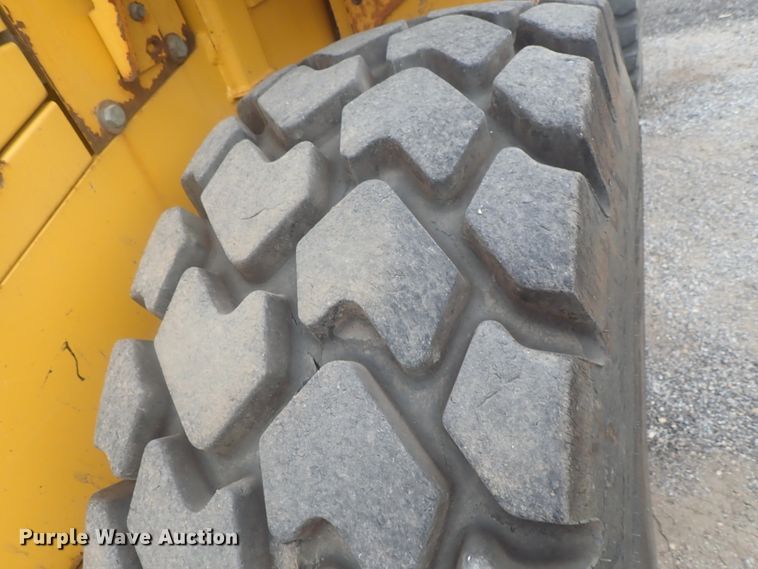 image for item DE0699 2005 John Deere 624J  wheel loader