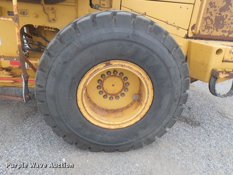image for item DE0699 2005 John Deere 624J  wheel loader