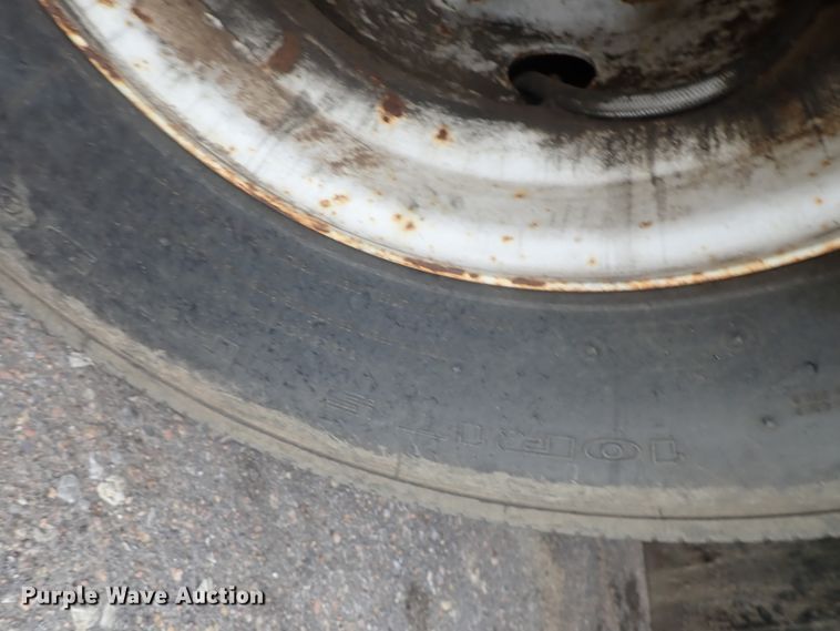 image for item DE0704 2001 Trail-Eze TE70HT46-2 drop deck equipment trailer