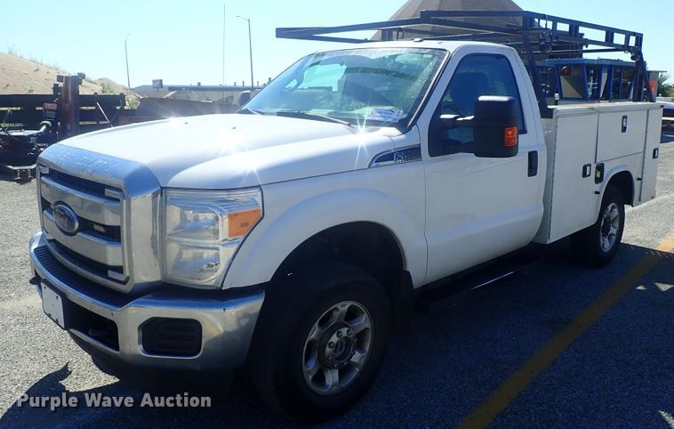 image for item DE0709 2016 Ford F250 Super Duty  utility bed pickup truck