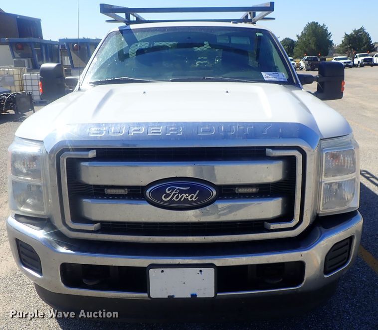 image for item DE0709 2016 Ford F250 Super Duty  utility bed pickup truck