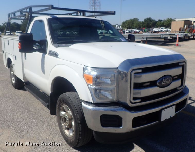 image for item DE0709 2016 Ford F250 Super Duty  utility bed pickup truck