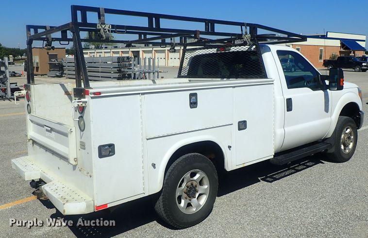 image for item DE0709 2016 Ford F250 Super Duty  utility bed pickup truck