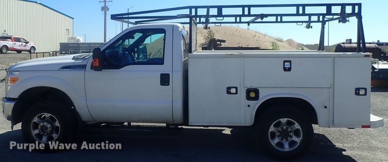 image for item DE0709 2016 Ford F250 Super Duty  utility bed pickup truck