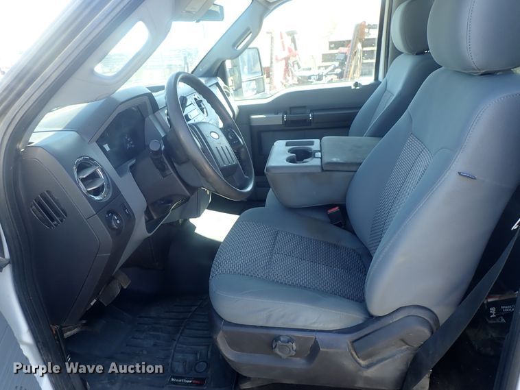 image for item DE0709 2016 Ford F250 Super Duty  utility bed pickup truck