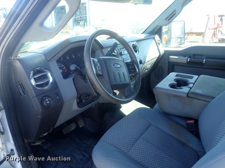 image for item DE0709 2016 Ford F250 Super Duty  utility bed pickup truck