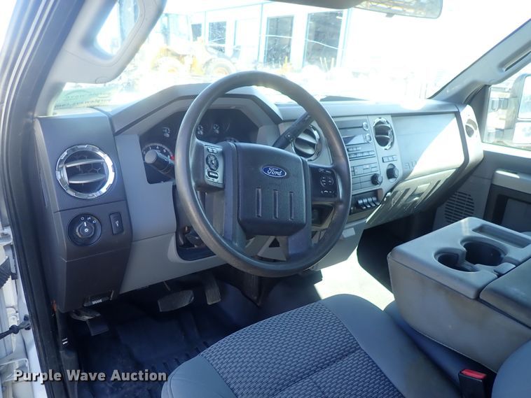 image for item DE0709 2016 Ford F250 Super Duty  utility bed pickup truck