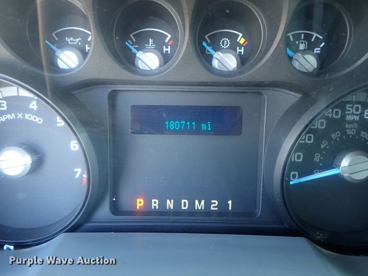 image for item DE0709 2016 Ford F250 Super Duty  utility bed pickup truck