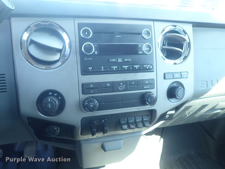 image for item DE0709 2016 Ford F250 Super Duty  utility bed pickup truck