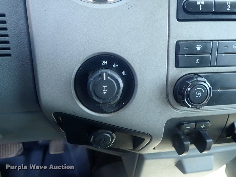 image for item DE0709 2016 Ford F250 Super Duty  utility bed pickup truck