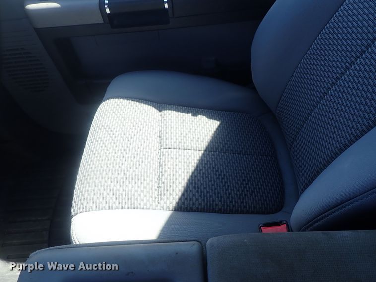 image for item DE0709 2016 Ford F250 Super Duty  utility bed pickup truck