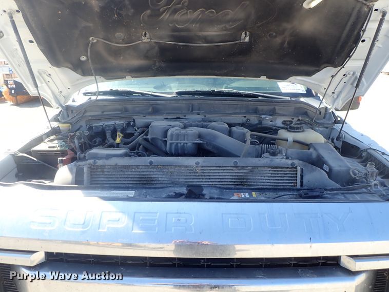 image for item DE0709 2016 Ford F250 Super Duty  utility bed pickup truck