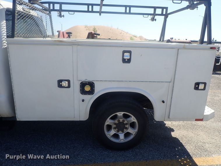 image for item DE0709 2016 Ford F250 Super Duty  utility bed pickup truck