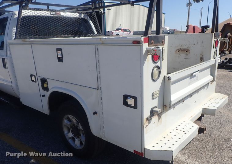 image for item DE0709 2016 Ford F250 Super Duty  utility bed pickup truck