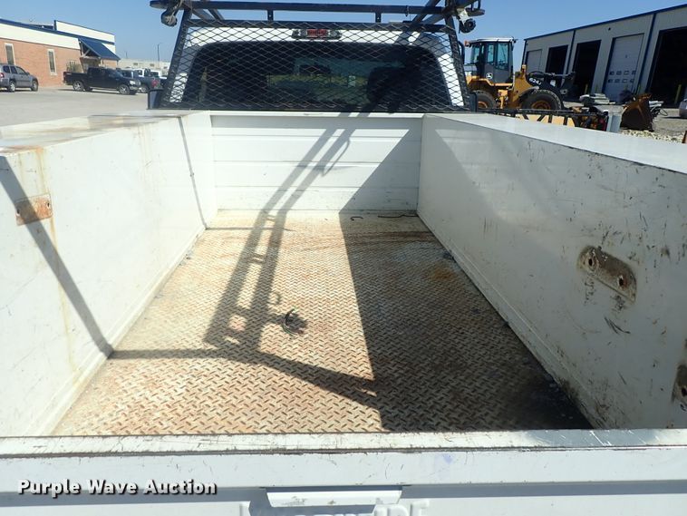 image for item DE0709 2016 Ford F250 Super Duty  utility bed pickup truck