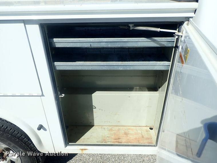 image for item DE0709 2016 Ford F250 Super Duty  utility bed pickup truck