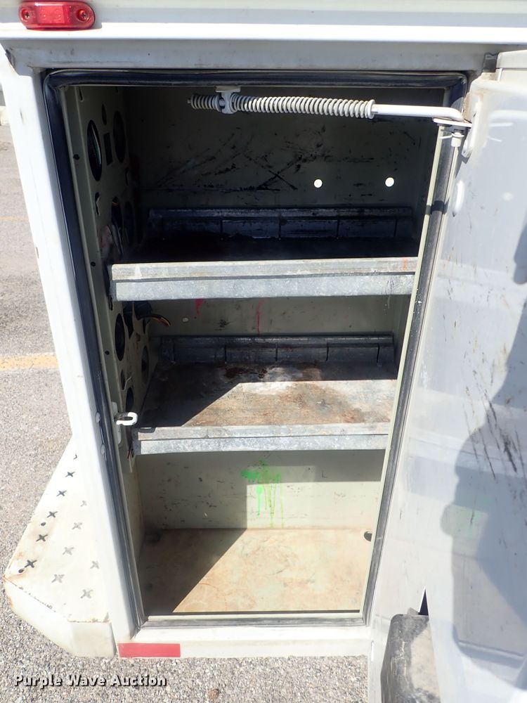 image for item DE0709 2016 Ford F250 Super Duty  utility bed pickup truck