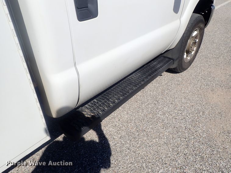 image for item DE0709 2016 Ford F250 Super Duty  utility bed pickup truck