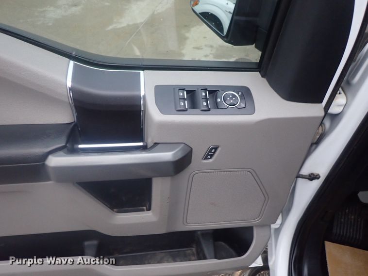 image for item DE0719 2016 Ford F150  SuperCrew pickup truck