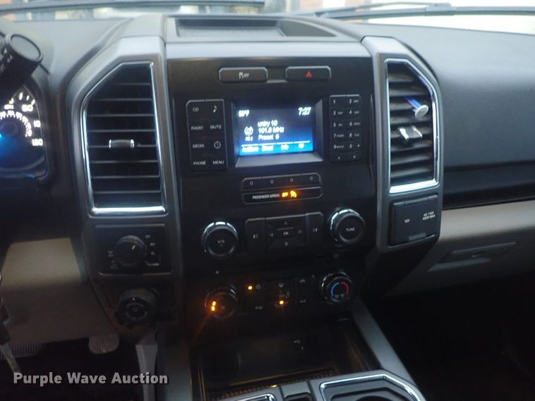 image for item DE0719 2016 Ford F150  SuperCrew pickup truck