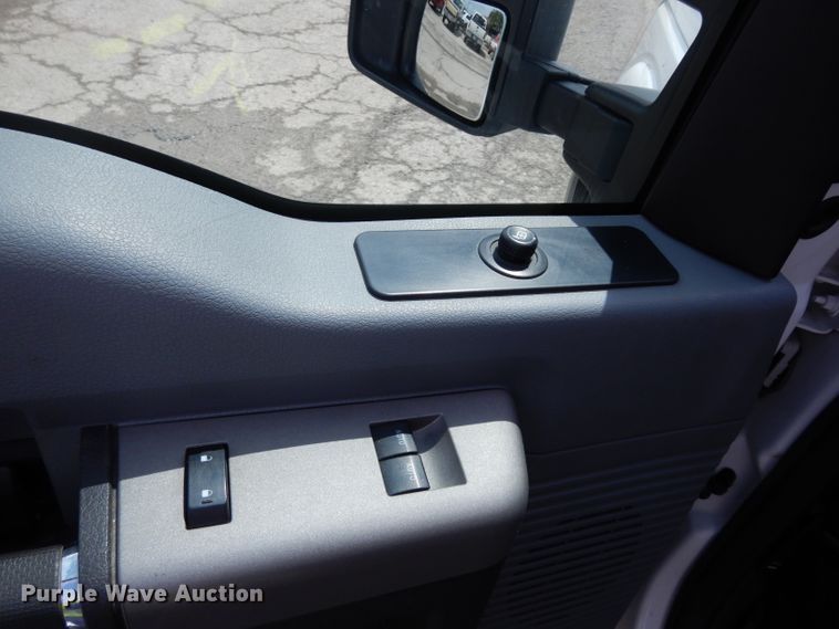 image for item DJ4443 2013 Ford F250 Super Duty  utility bed pickup truck