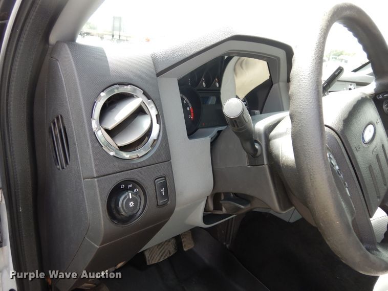 image for item DJ4443 2013 Ford F250 Super Duty  utility bed pickup truck