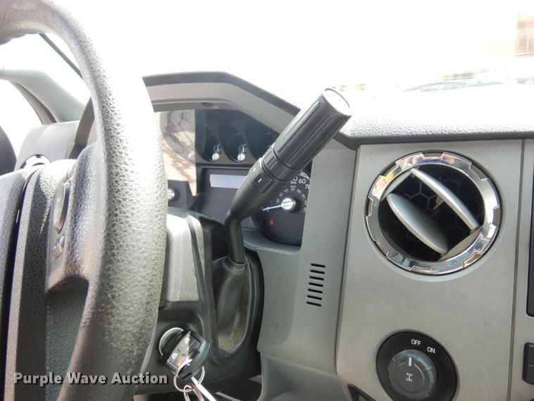 image for item DJ4443 2013 Ford F250 Super Duty  utility bed pickup truck