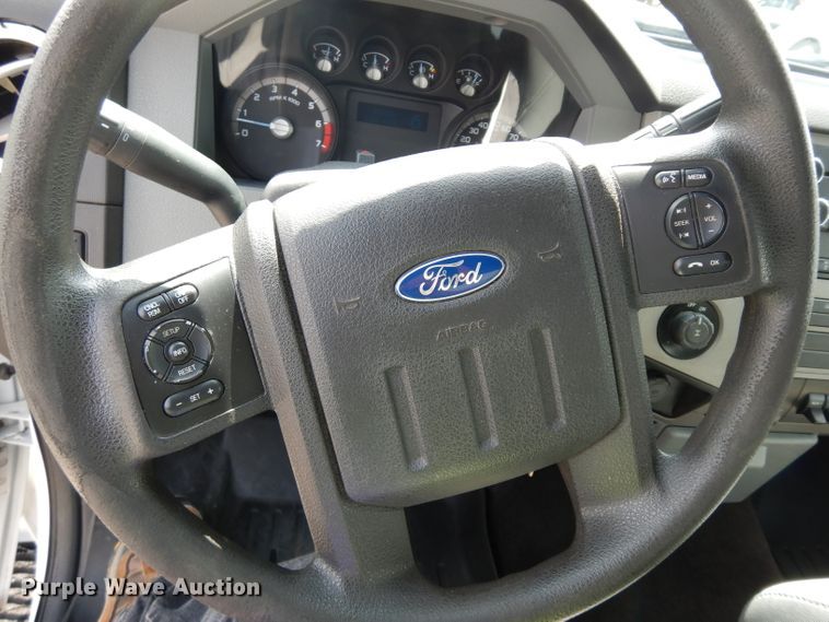 image for item DJ4443 2013 Ford F250 Super Duty  utility bed pickup truck