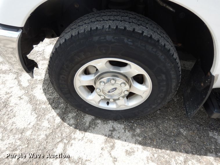 image for item DJ4443 2013 Ford F250 Super Duty  utility bed pickup truck