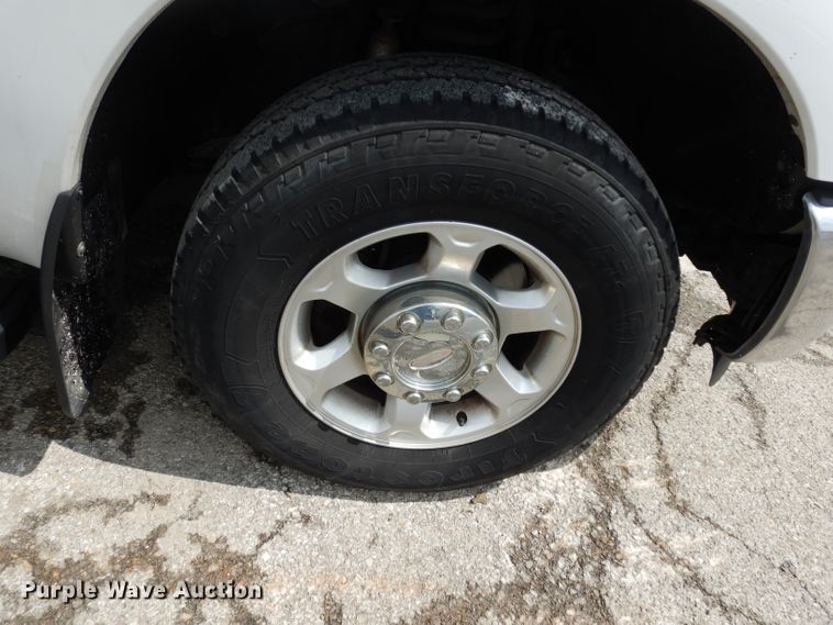 image for item DJ4443 2013 Ford F250 Super Duty  utility bed pickup truck