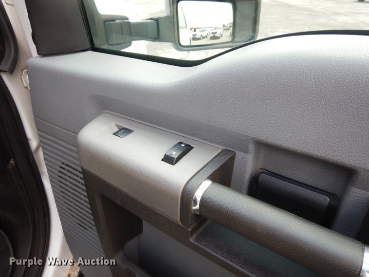 image for item DJ4443 2013 Ford F250 Super Duty  utility bed pickup truck