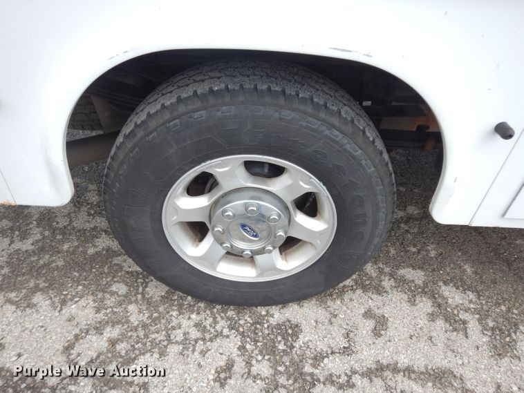 image for item DJ4443 2013 Ford F250 Super Duty  utility bed pickup truck