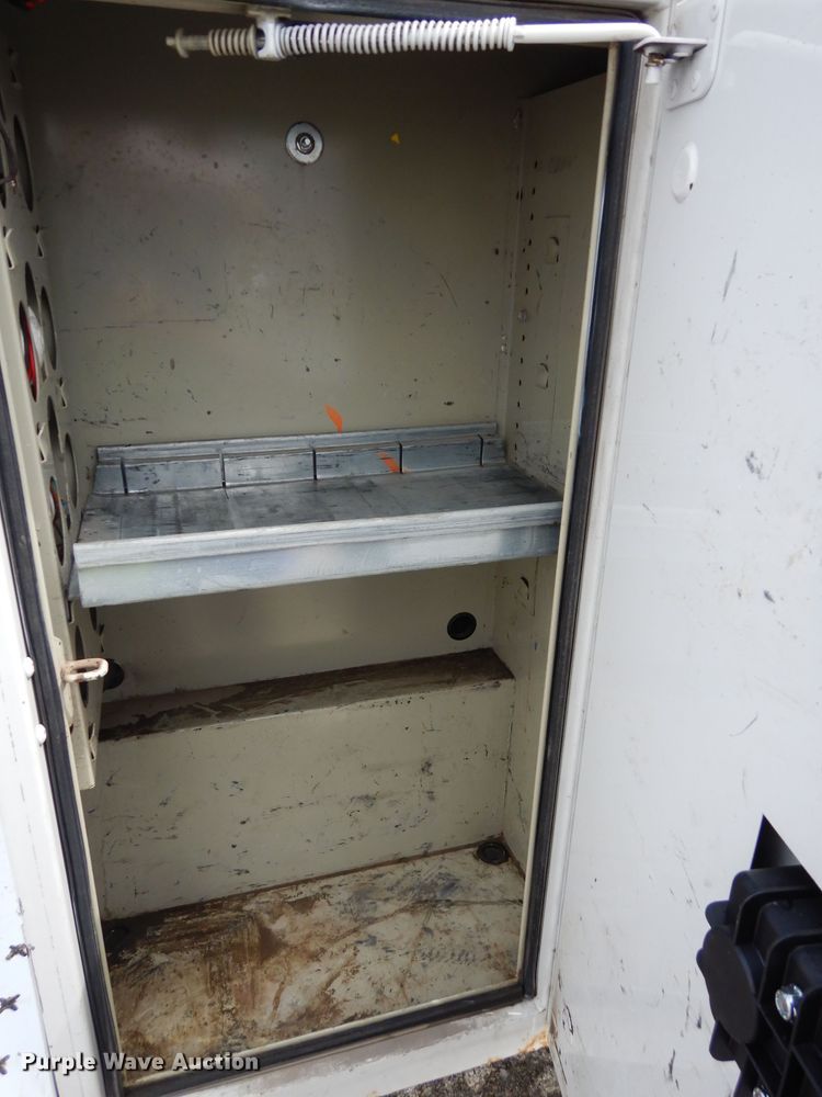 image for item DJ4443 2013 Ford F250 Super Duty  utility bed pickup truck