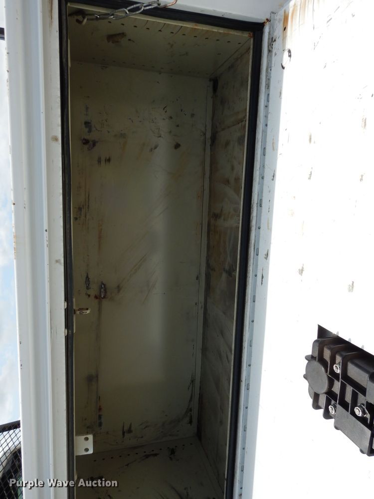 image for item DJ4443 2013 Ford F250 Super Duty  utility bed pickup truck